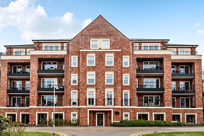 2 Bedroom Flat For Sale In Toye Avenue, London, N20