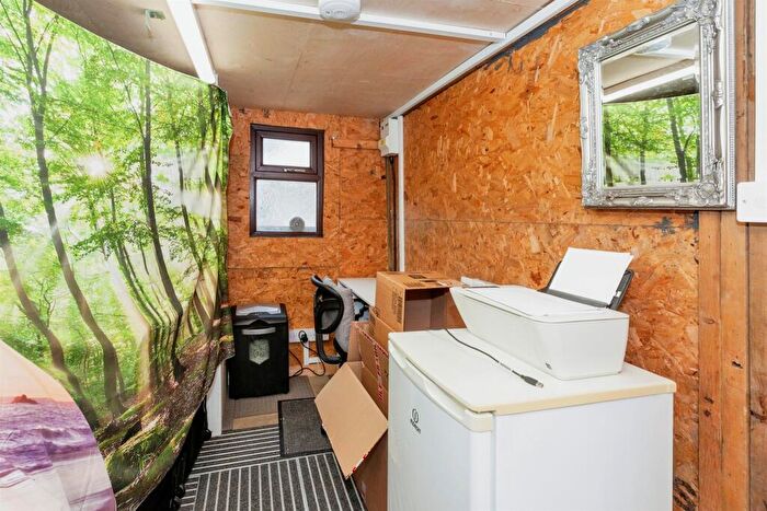 1 Bedroom House For Sale In Salt Hill Drive, Slough, SL1