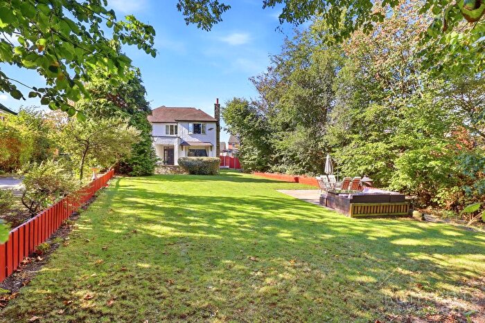 5 Bedroom Detached House For Sale In Woodland Road, Wakefield, WF2