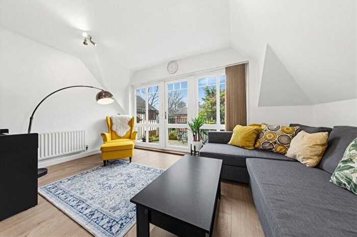 2 Bedroom Flat For Sale In Copers Cope Road, Beckenham, BR3