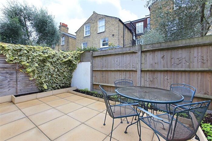 2 Bedroom Flat To Rent In Hazelbourne Road, Clapham South, SW12