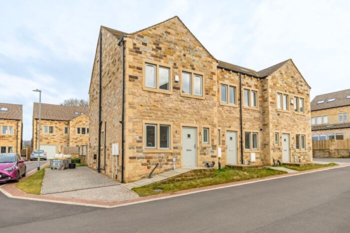 3 Bedroom End Of Terrace House For Sale In Tinker Croft, Lepton, Huddersfield, HD8
