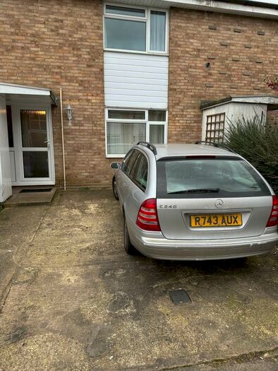 3 Bedroom Detached House To Rent In De Havilland Close, Hatfield, AL10