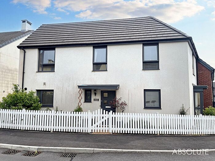 3 Bedroom Semi-Detached House For Sale In Oathills Crescent, Paignton, TQ4