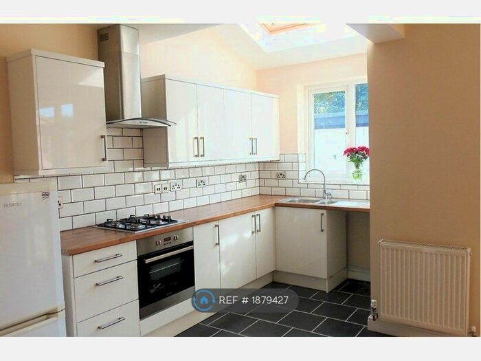 3 Bedroom Detached House To Rent In Heckington Drive, Nottingham, NG8