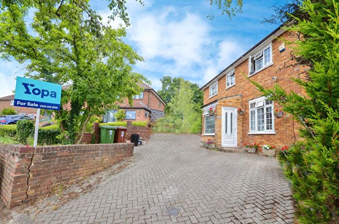 4 Bedroom Semi-Detached House For Sale In Stapleton Road, Borehamwood, WD6