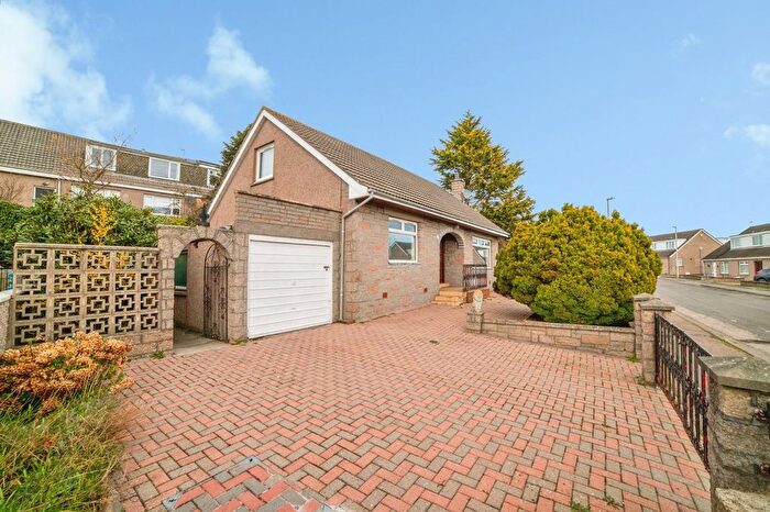 4 Bedroom Detached House For Sale In Deemount Gardens, Aberdeen, AB11