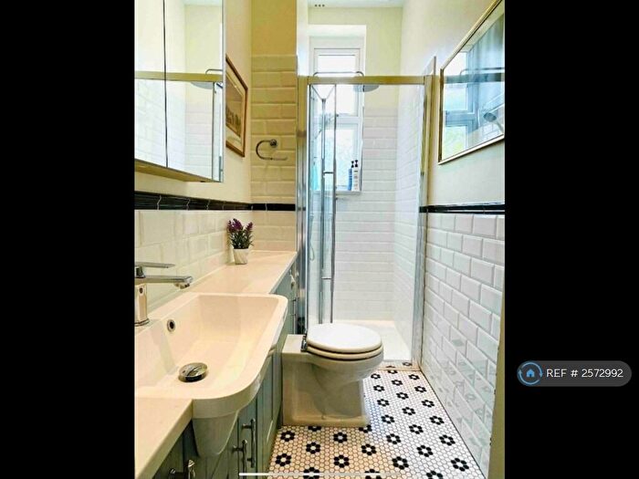 2 Bedroom Flat To Rent In Belmont House, Ventnor, PO38
