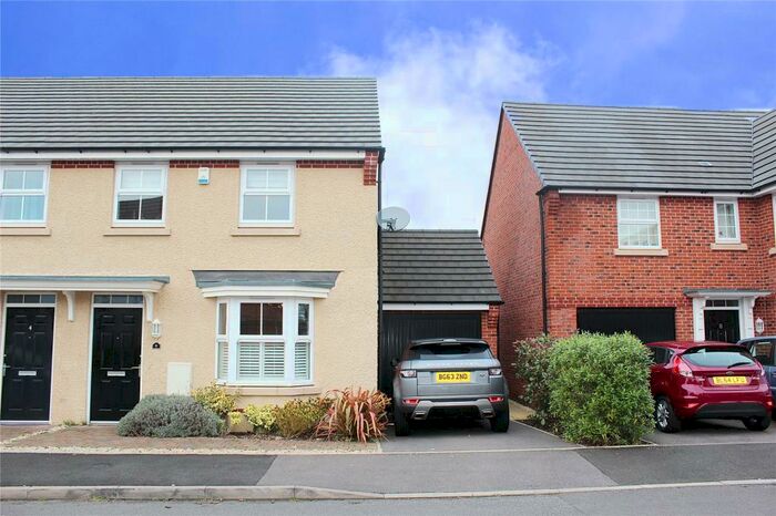 3 Bedroom Semi-Detached House To Rent In Kendrick Grove, Hall Green, B28