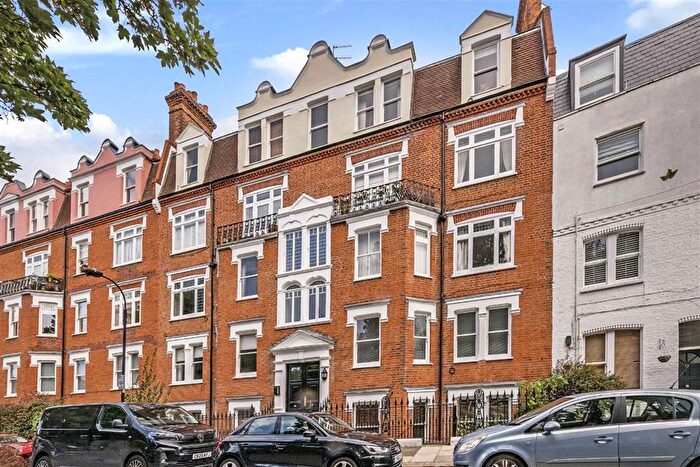 2 Bedroom Flat For Sale In Waldemar Avenue, Bishops Park, SW6