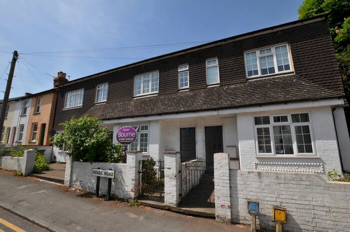 2 Bedroom Flat To Rent In Denzil Road, Guildford, Surrey, GU2
