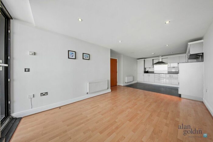 2 Bedroom Flat To Rent In Kingsway, London, N12