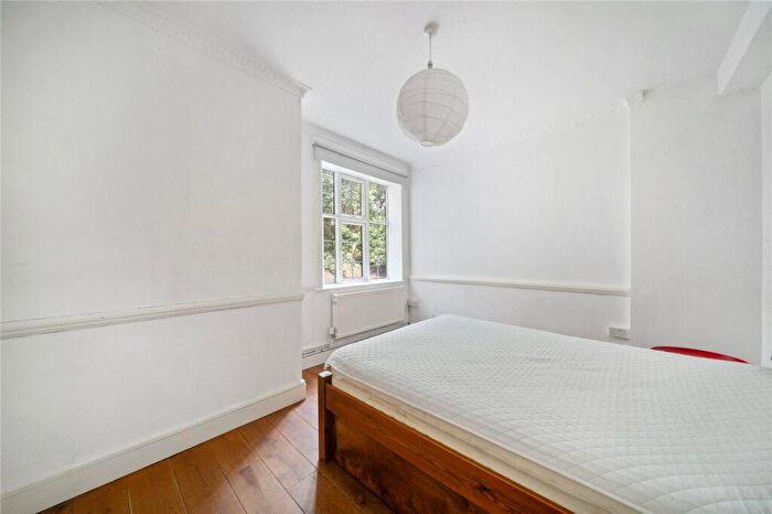 2 Bedroom Apartment To Rent In Elder Gardens, West Norwood, London, SE27