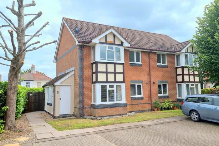 1 Bedroom House To Rent In Bedroom Semi Detached House In Caterham On The Hill, CR3