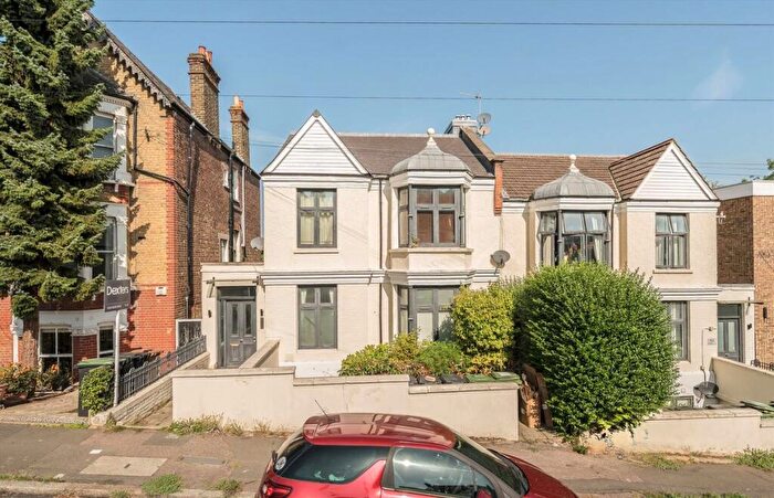2 Bedroom Flat For Sale In Canonbie Road, Forest Hill, SE23