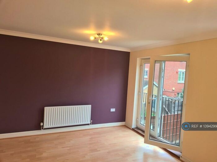 5 Bedroom Semi-Detached House To Rent In Tallow Close, Dagenham, RM9