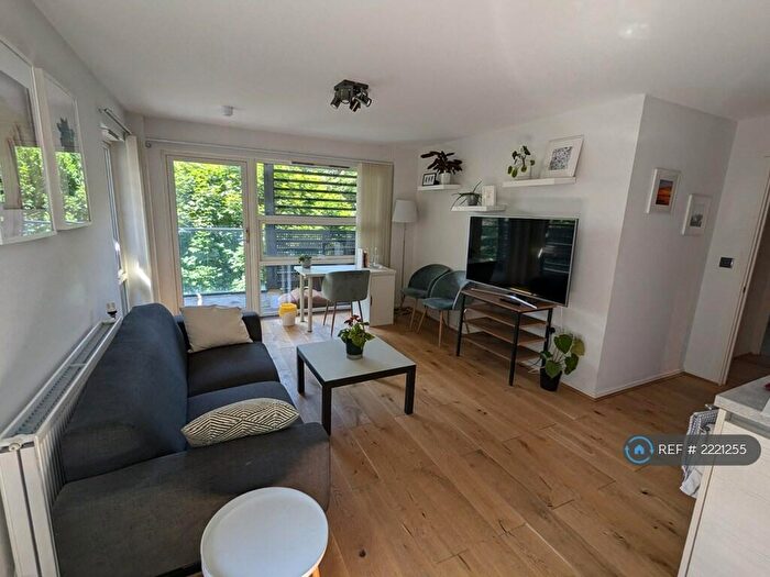 2 Bedroom Flat To Rent In Baythorne Street, London, E3