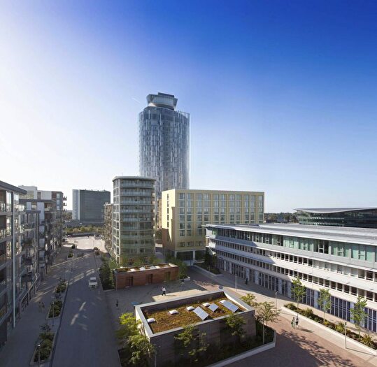 1 Bedroom Flat For Sale In Great West Quarter, Brentford, TW8