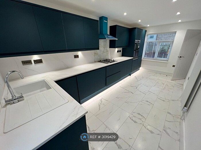 3 Bedroom Terraced House To Rent In Varden Croft, Birmingham, B5