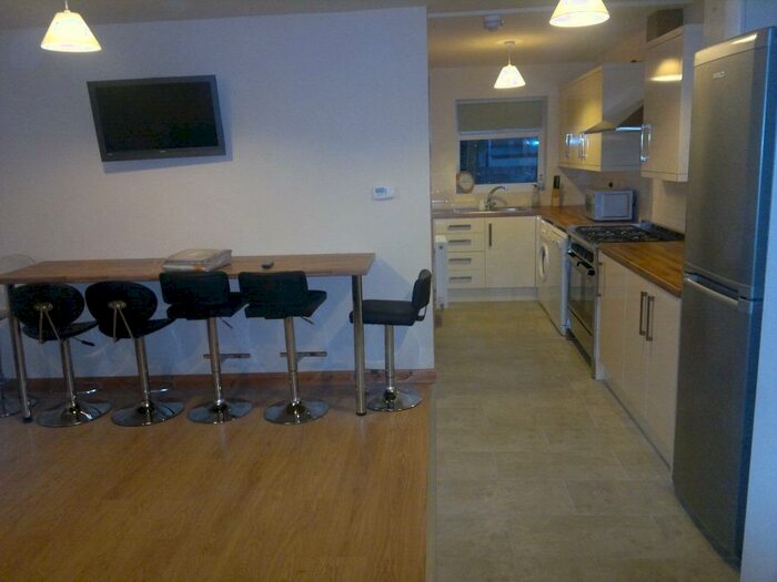 6 Bedroom Detached House To Rent In Beeston Road, Dunkirk, Nottingham, NG7