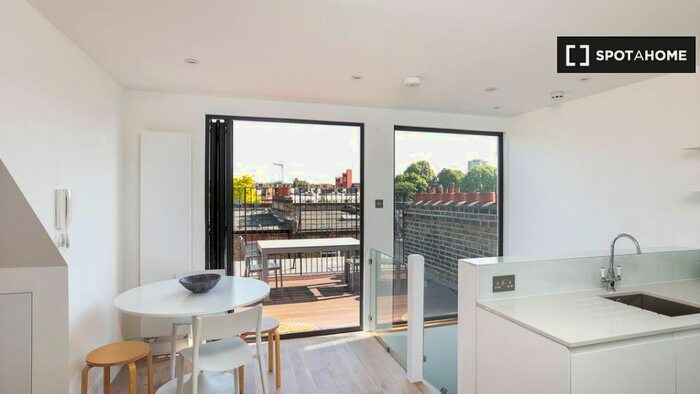 2 Bedroom Flat To Rent In Comeragh Rd, Hammersmith, London W 9HR, UK, W14