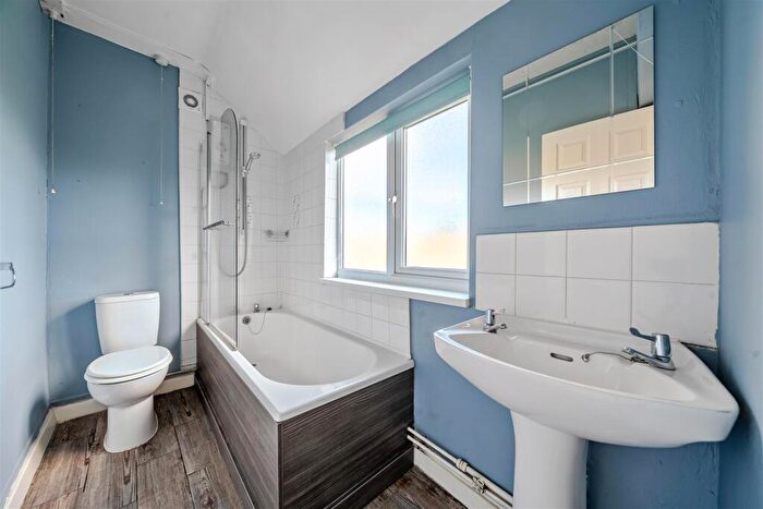 2 Bedroom Cottage For Sale In Lawford Lane, Rugby, CV22