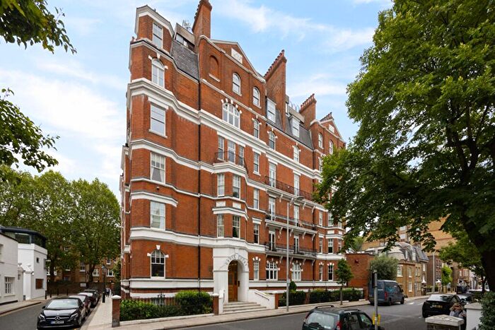 2 Bedroom Flat For Sale In Drayton Gardens, Chelsea, London, SW10