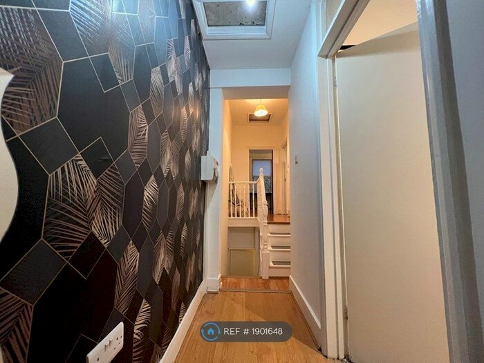 2 Bedroom Flat To Rent In Upper, Oeb, E5