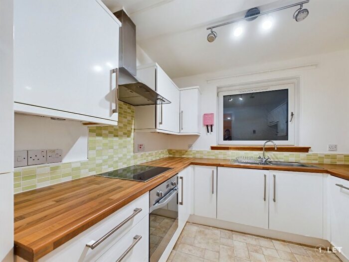 3 Bedroom Flat To Rent In West Court, Ravelston House Park, Ravelston, Edinburgh, EH4