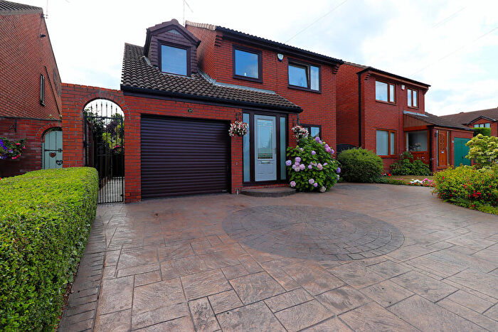 4 Bedroom Detached House For Sale In Pine Hall Drive, Monk Bretton Barnsley, S71