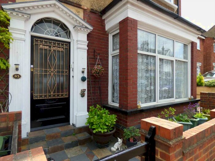 1 Bedroom Apartment To Rent In Stunning Flat In Tennyson Road, Luton, LU1