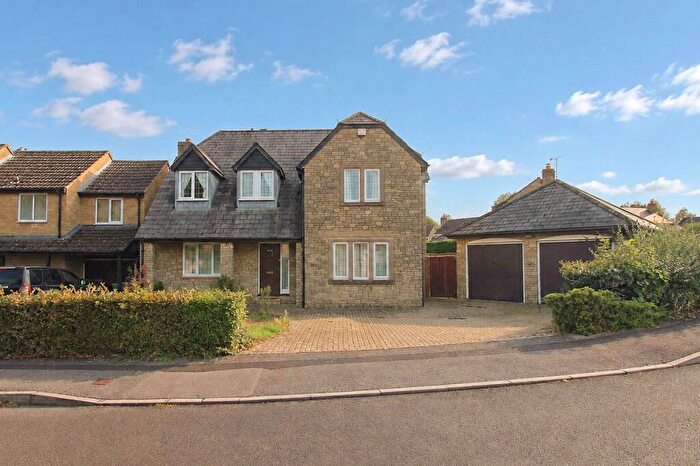 4 Bedroom Detached House For Sale In Hungerford Avenue, Trowbridge, BA14