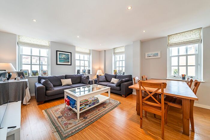 2 Bedroom Flat For Sale In Wingate Square, London, SW4