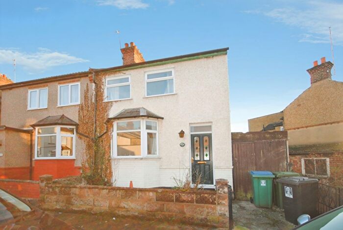 Semi Detached House For Sale In Osborne Road, Watford, WD24