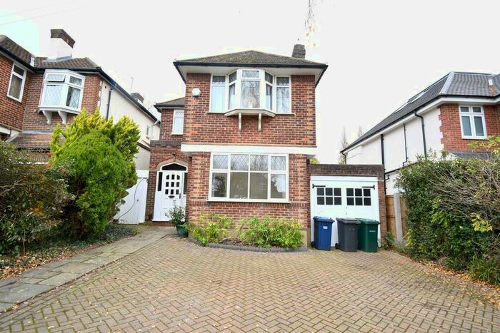 3 Bedroom Detached House To Rent In Greenway, London, N20