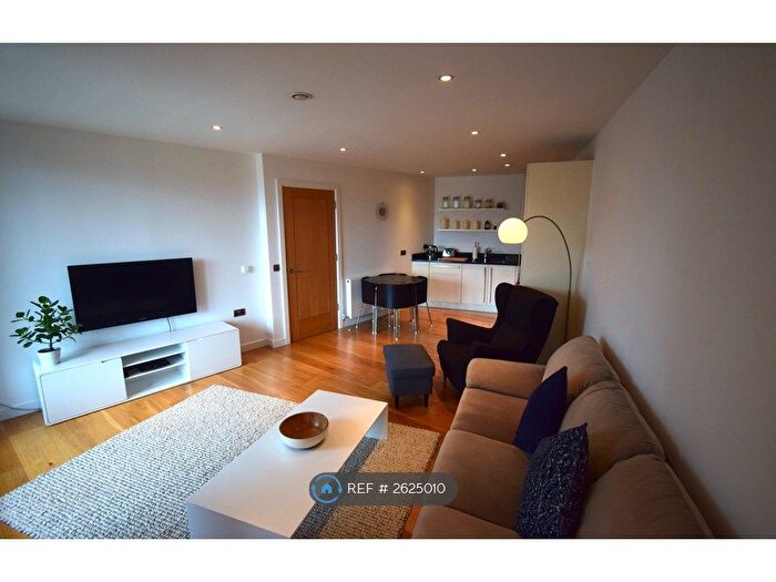 2 Bedroom Flat To Rent In Candle House, Leeds, LS1