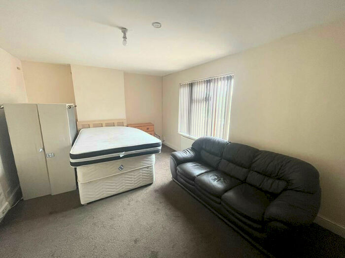 Flat To Rent In Great Cambridge Road, Cheshunt, EN8