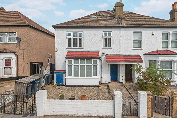 1 Bedroom Flat For Sale In Farnley Road, Selhurst, London, SE25