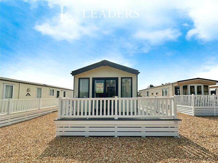 2 Bedroom Mobile Home For Sale In Melville Road, Southsea, Hampshire, PO4