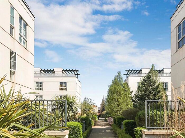 1 Bedroom Apartment For Sale In Watkin Road, Leicester, LE2