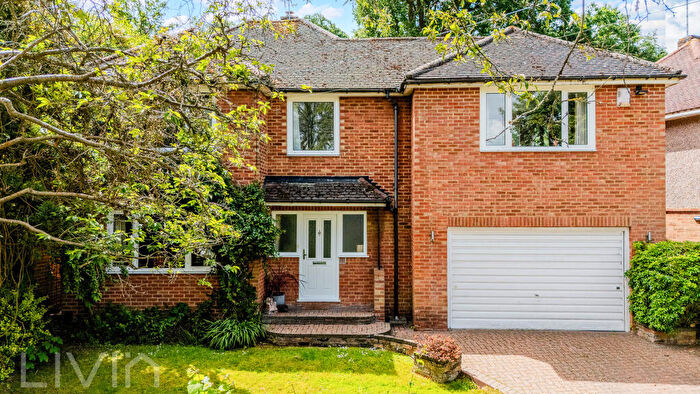 4 Bedroom Detached House For Sale In Chestnut Grove, South Croydon, Greater London, CR2