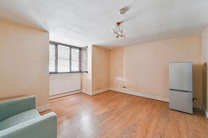 1 Bedroom Flat To Rent In Frances Street, Woolwich, London, SE18