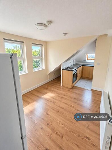1 Bedroom Flat To Rent In Aldborough Road South, Ilford, IG3