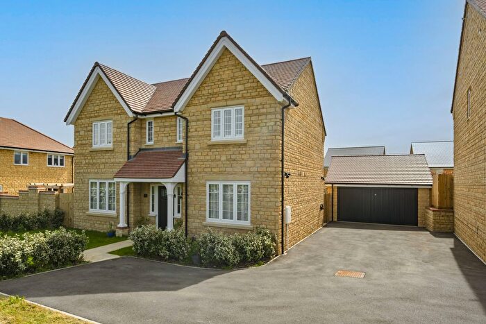 4 Bedroom Detached House For Sale In Price Close, Malmesbury, SN16