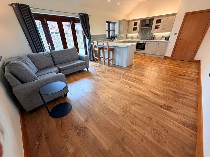 2 Bedroom Flat To Rent In Leacroft, Burton-On-Trent, DE13