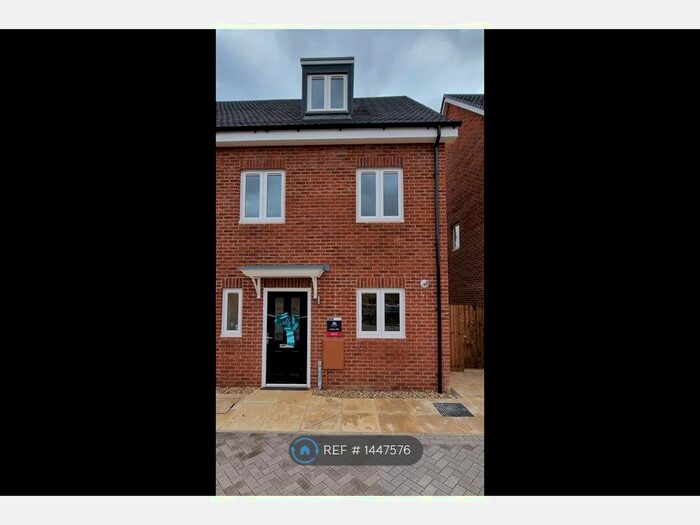 3 Bedroom Semi-Detached House To Rent In Waterfield Close, Peterborough, PE3