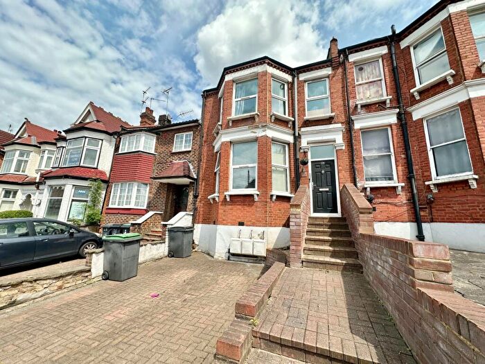 2 Bedroom Apartment To Rent In Colney Hatch Lane, , London, N10