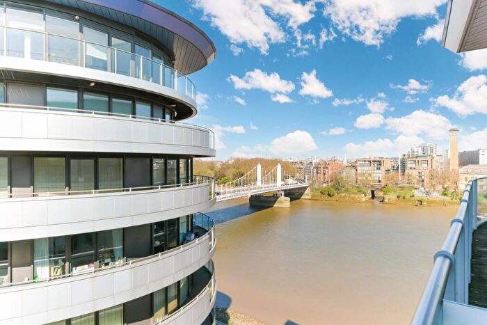 3 Bedroom Flat To Rent In Chelsea Bridge Wharf, Battersea, London, SW11