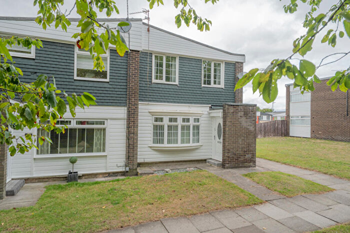 3 Bedroom End Of Terrace House For Sale In Bramhope Green, Harlow Green, Gateshead, NE9