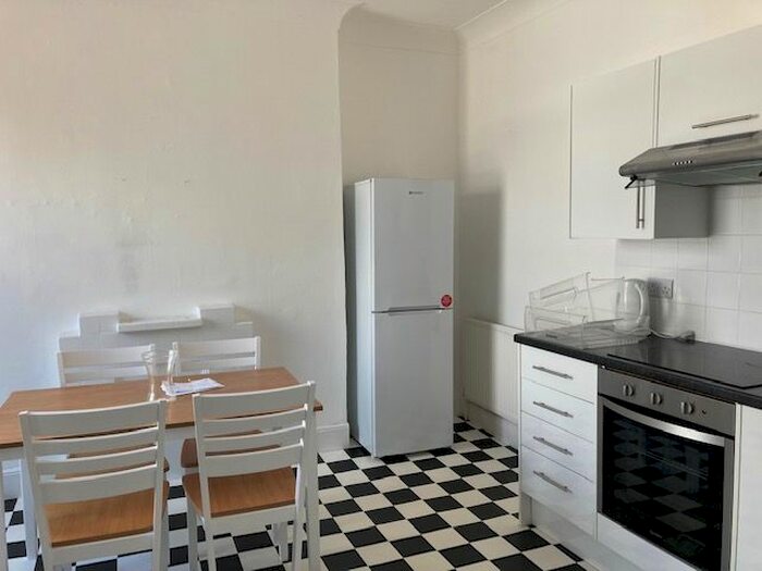 3 Bedroom Flat To Rent In King Street, Hammersmith, W6